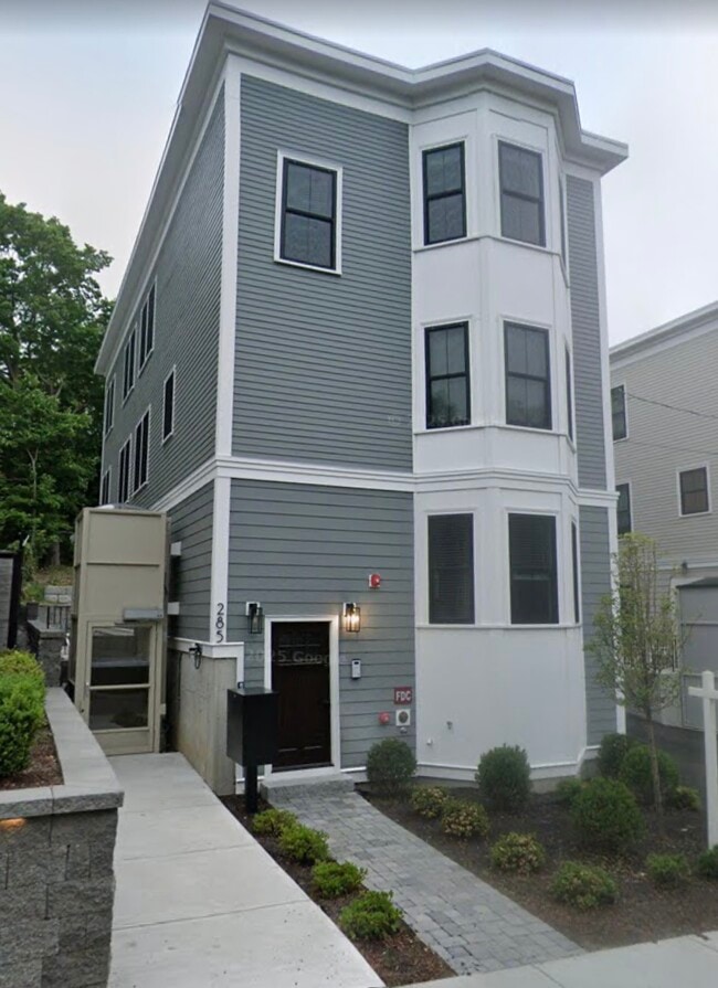 Building Photo - 285 Lamartine St