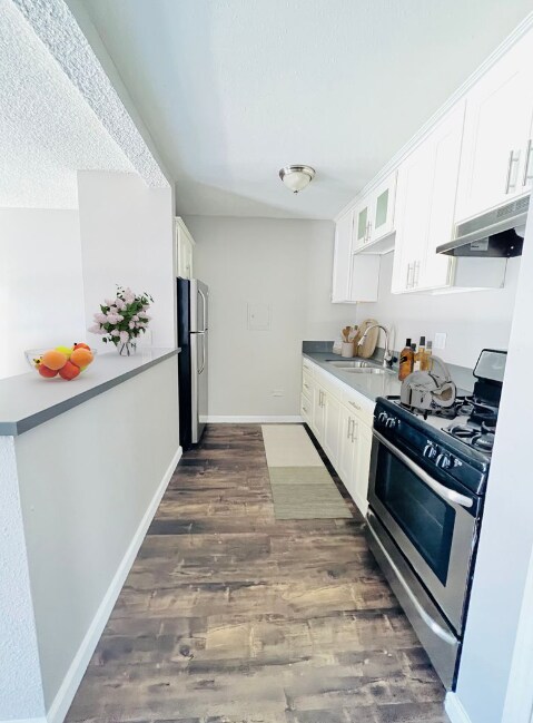 Foto del edificio - Jordan Court LLC - 6555 La Mirada Ave Los ...