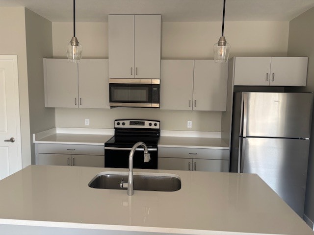 Kitchen Island - Lakeview Apartments