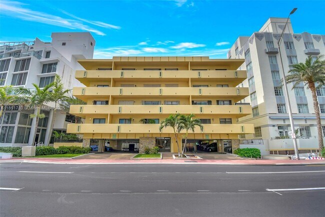 Building Photo - 2924 Collins Ave