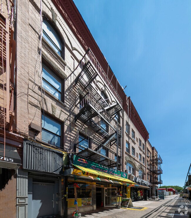 Building Photo - 1639 Broadway
