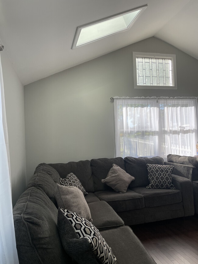Living Room - 35 Taylor Pl