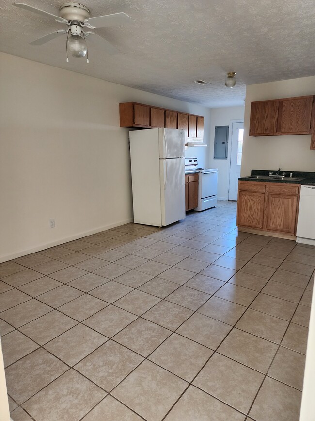 Kitchen - 1105 Indian Mound Dr