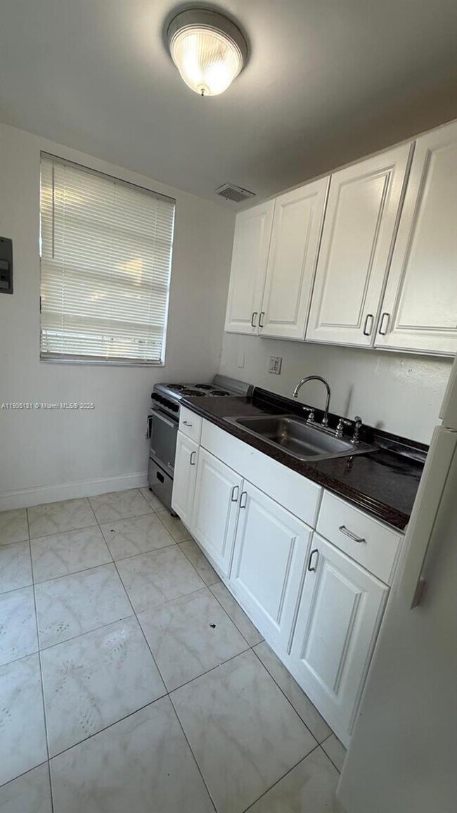 Foto del edificio - 2127 Cleveland St