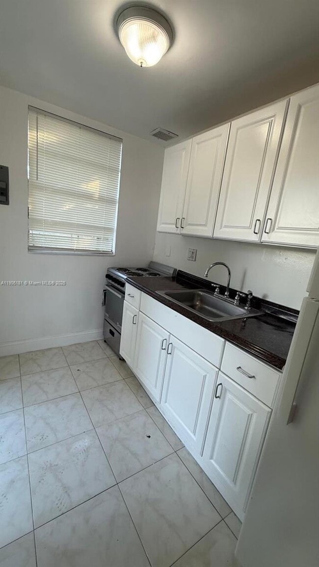 Building Photo - 2127 Cleveland St