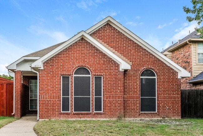 Building Photo - 4452 Sierra Dr