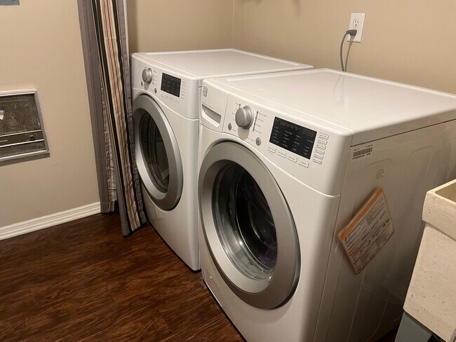 In unit washer and dryer - W170N11573 Armada Dr