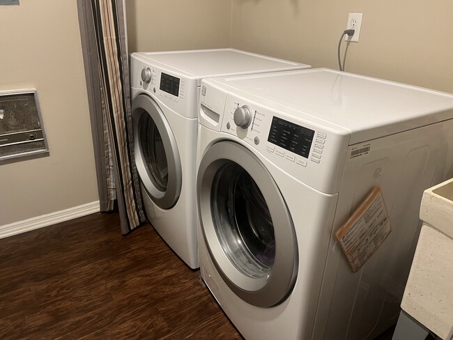 In unit washer and dryer - W170N11573 Armada Dr