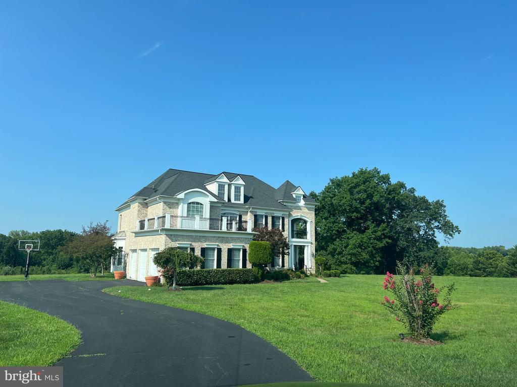 Building Photo - 19876 Somercote Ln