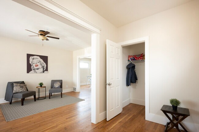 Entrance foyer with guest closet - 1137 W Euclid St