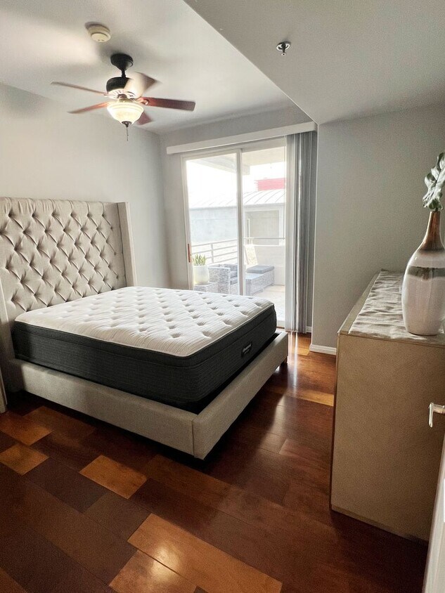Foto principal - Beautiful 1 Bed/1 Bath Fully Furnished Lig...