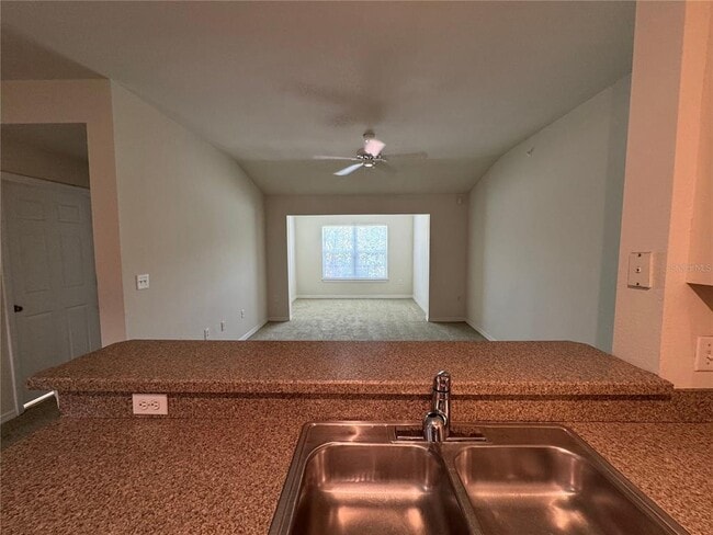 Building Photo - 5459 Vineland Rd