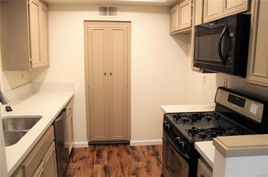 Photo - 28 Christamon S (Irvine, CA) Townhome