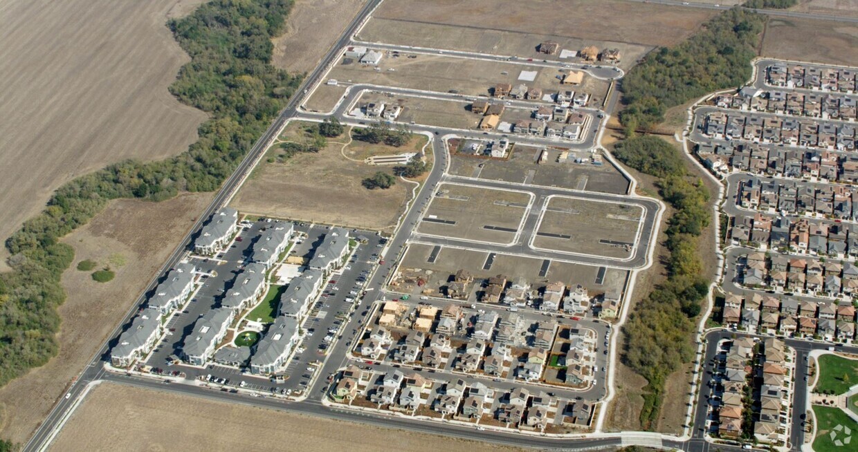 Redwoods at University District - Apartments in Rohnert Park, CA ...