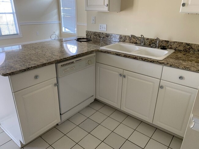 Building Photo - 1 Bedroom 3rd Floor Condo in Myrtlewood