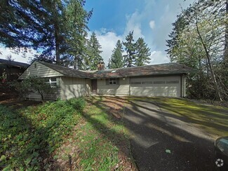Building Photo - 3725 SW Hilltop Dr