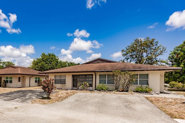 Foto del edificio - 5029 Rose Hill Dr