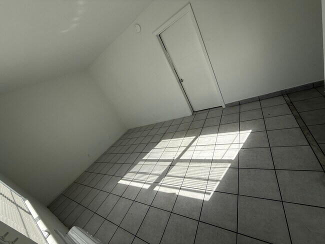 Foto del edificio - 900 NE 17th Ter