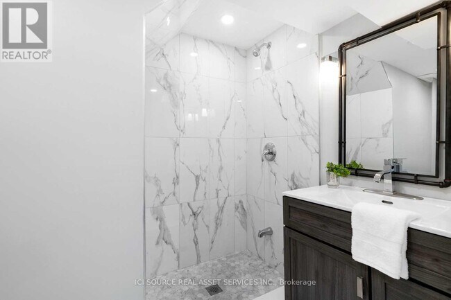 Photo du bâtiment - 411 Enfield Rd