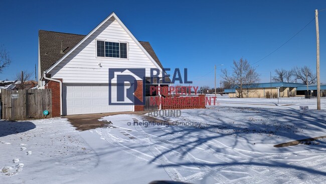 Building Photo - Unique Home in Great Location