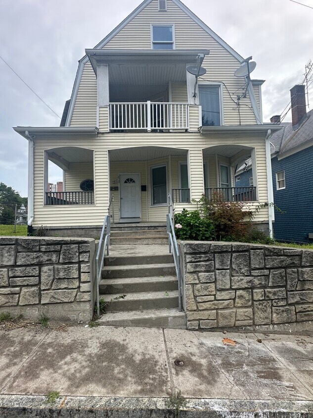 Foto principal - 1010 W Main St