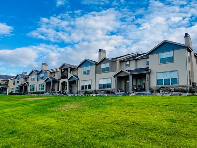 Building Photo - 4-Bedroom Herriman Townhome w/2-car Garage