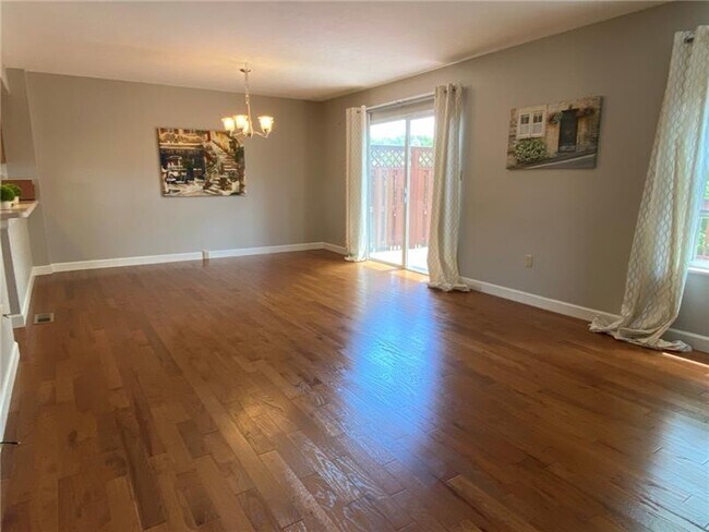 Foto del edificio - 532 Yorktown Dr