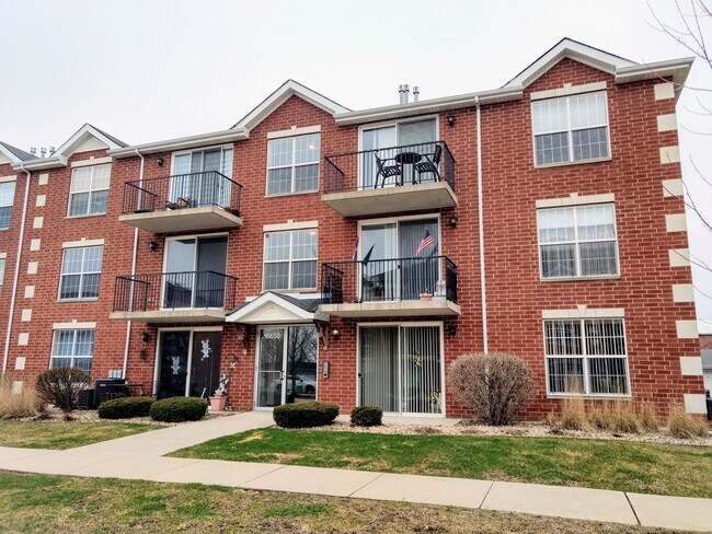 Building Photo - 16650 Liberty Cir