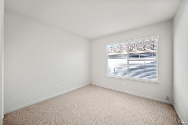 Foto del edificio - 332 Watson Hollow Dr