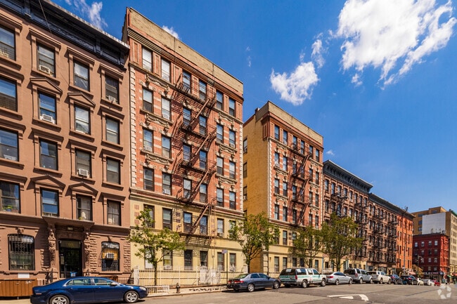 Building Photo - 115 W 104th St