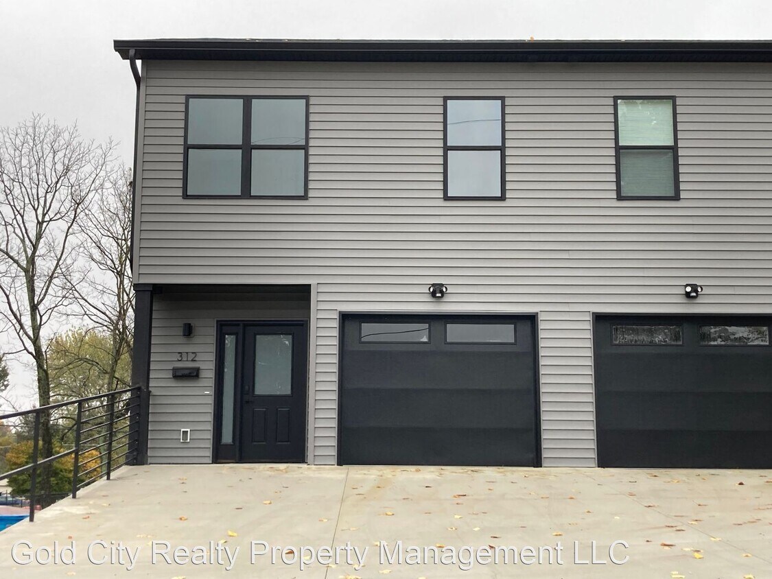 3 br, 2.5 bath House 312 Lincoln Street House Rental in Vine Grove