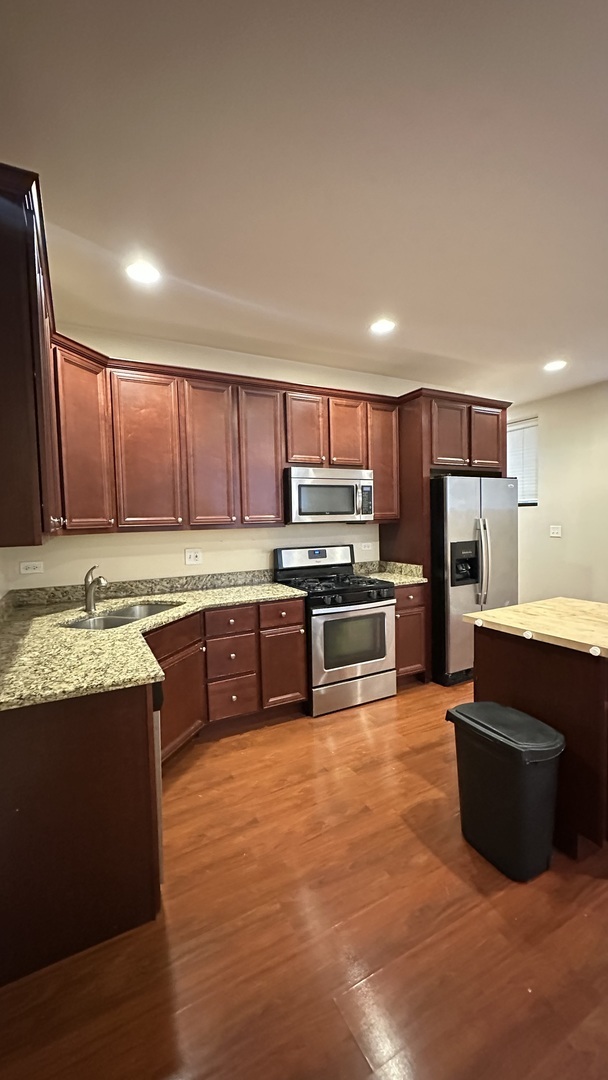 Foto del edificio - 5523 N Sawyer Ave