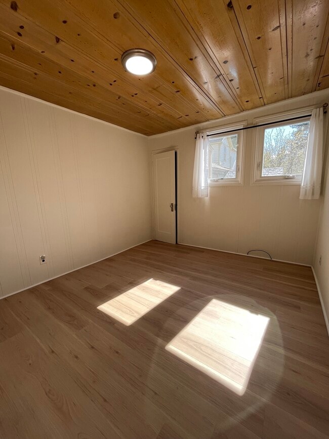 Building Photo - 211 Ramona St