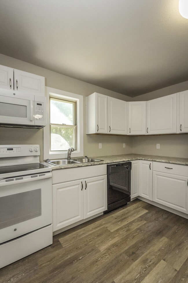 Foto del edificio - 2 Bedroom 1 Bath Fully Remodeled