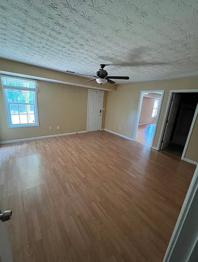 Building Photo - 70 Trelawney Dr
