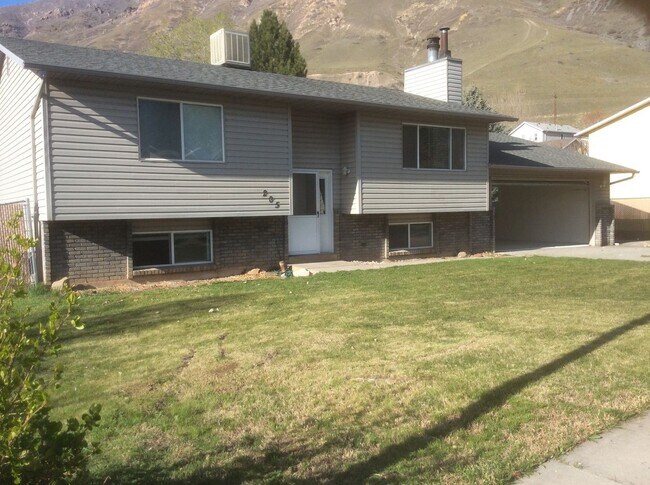 Building Photo - 4 br, 2 bath House - 205 E 1300 N
