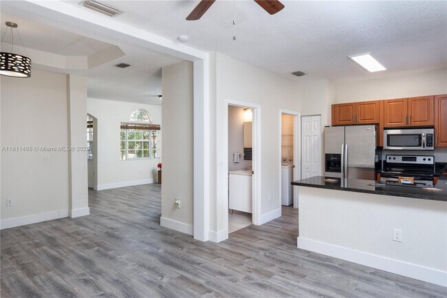 Foto del edificio - 12722 SW 49th Ct