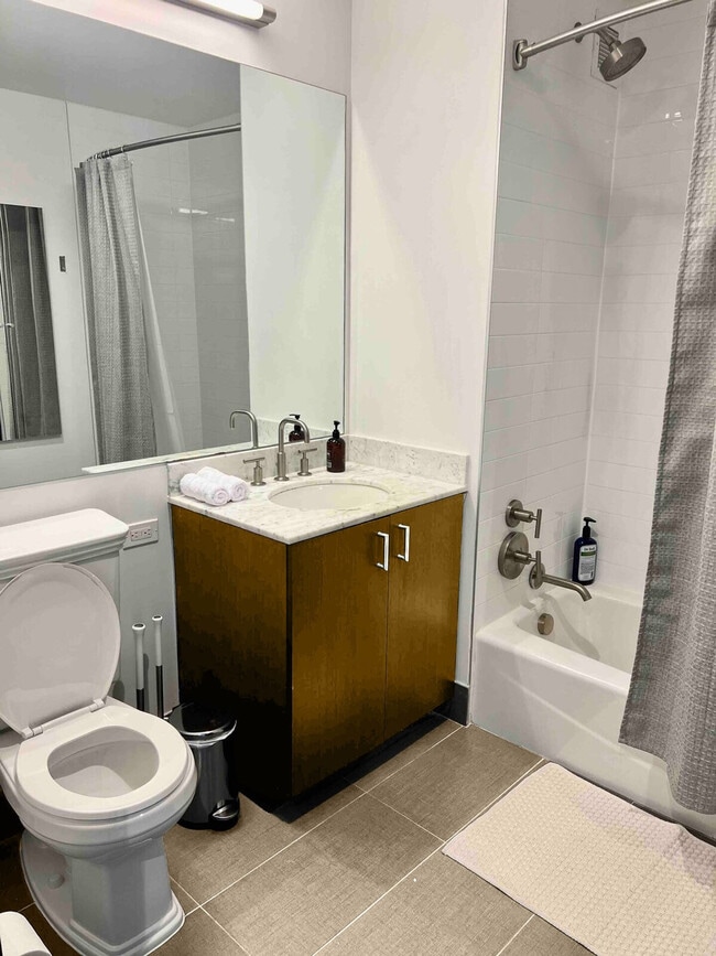 Foto del edificio - 408 W 58th St