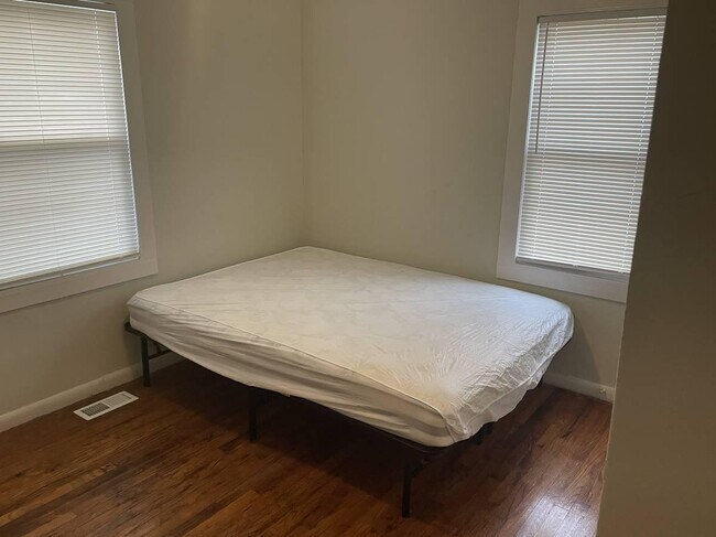 Foto del edificio - 4301 East 21st St