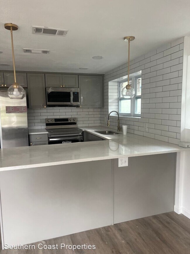 Building Photo - 3 br, 2 bath House - 625 West 46th St.