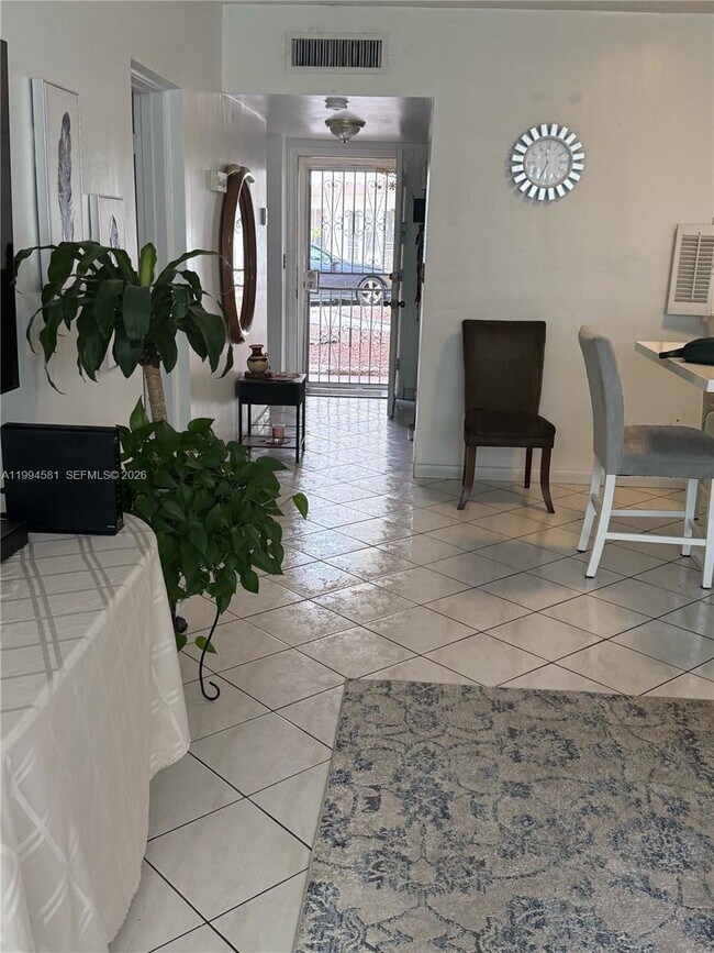 Foto del edificio - 1481 NE Miami Gardens Dr