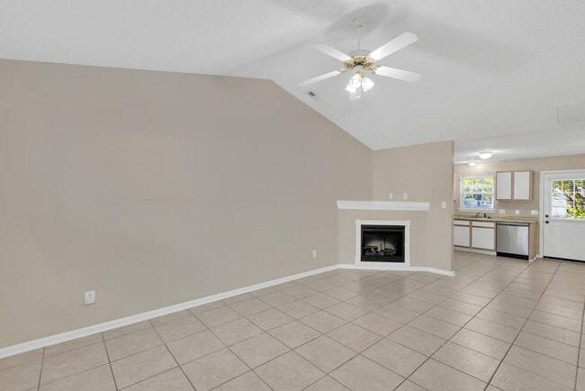 Building Photo - Great Location to Camp Lejeune!