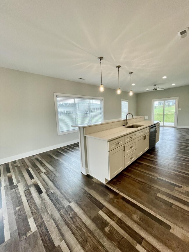 Building Photo - 1 S Timberlake Dr