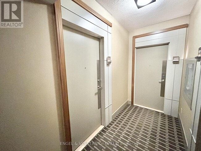 Building Photo - 16 Brookers Ln