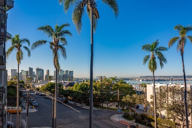 Foto del edificio - Stunning Bay View Condo in Bankers Hill