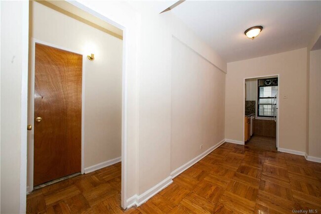 Building Photo - 98-22 63rd Dr