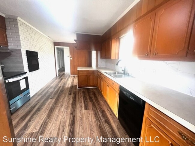 Building Photo - 3 br, 2 bath House - 1032 Solomon Dr