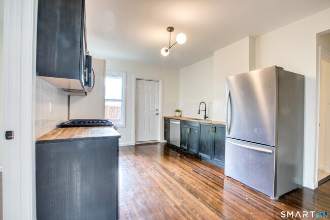 Foto del edificio - 49-51-51 Kibbe St