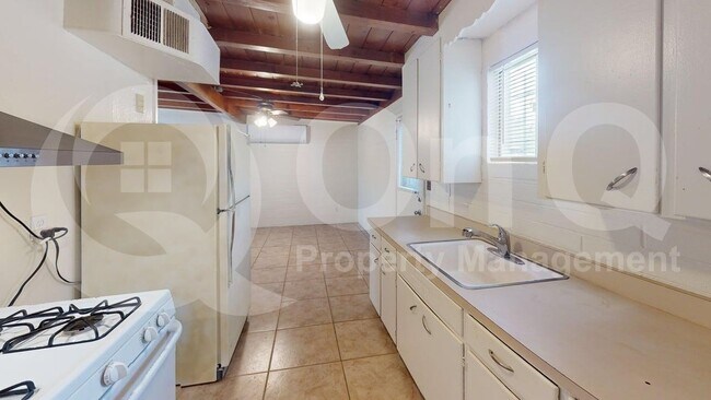 Building Photo - 3564 E Kleindale Rd