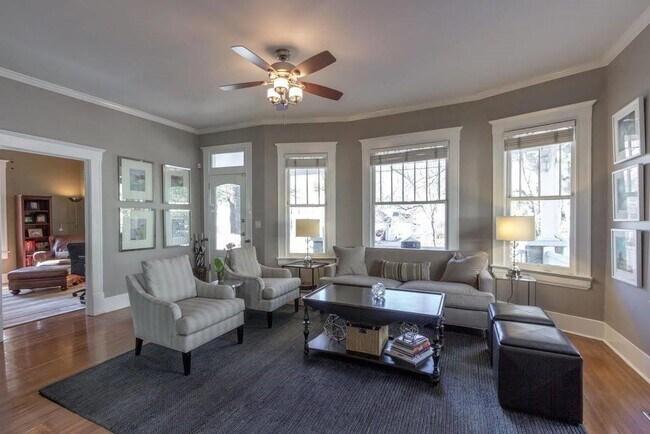 Foto del edificio - 743 St Charles Ave NE